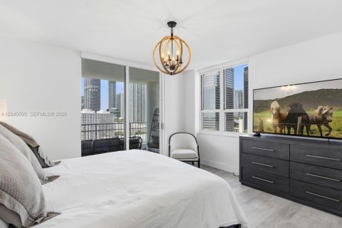 Condo in Miami, Florida, 3 bedrooms  № 2086416 - photo 20