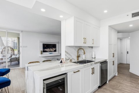 Condo in Miami, Florida, 3 bedrooms  № 2086416 - photo 11