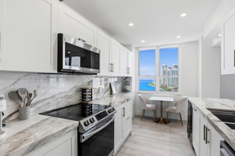 Condo in Miami, Florida, 3 bedrooms  № 2086416 - photo 9