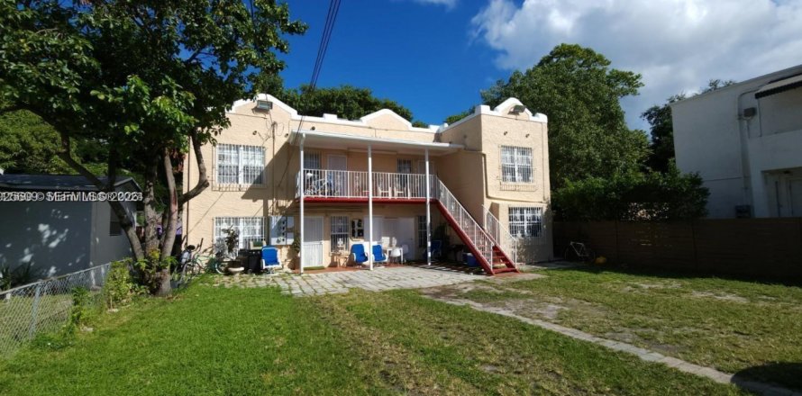 Commercial property in Miami, Florida 258.64 sq.m. № 2153876