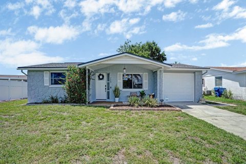 House in Holiday, Florida 2 bedrooms, 80.27 sq.m. № 2296188