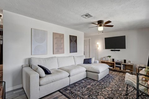 Villa ou maison à vendre à Holiday, Floride: 2 chambres, 80.27 m2 № 2296188 - photo 3
