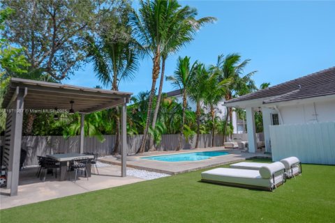 House in Miami, Florida 5 bedrooms, 233.18 sq.m. № 1922550 - photo 18