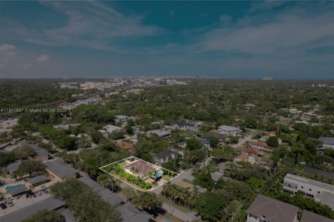 House in Miami, Florida 5 bedrooms, 233.18 sq.m. № 1922550 - photo 7