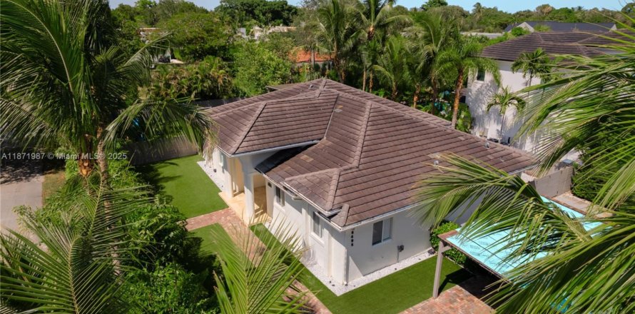 House in Miami, Florida 5 bedrooms, 233.18 sq.m. № 1922550