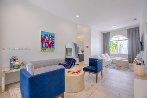 House in Miami, Florida 5 bedrooms, 233.18 sq.m. № 1922550 - photo 9