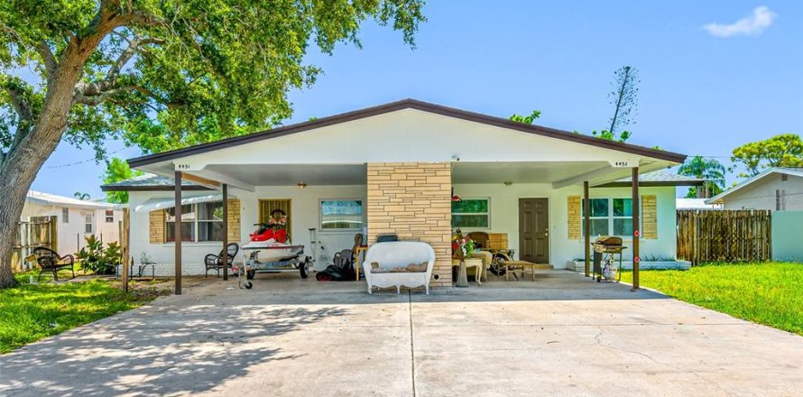 Immobilier commercial à Bradenton, Floride 4 chambres, 150.5 m2 № 1904278