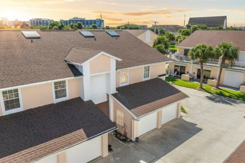 Condo à Cocoa Beach, Floride, 2 chambres  № 2369169