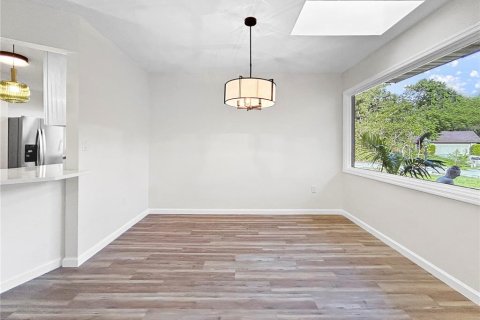 House in Sarasota, Florida 2 bedrooms, 91.42 sq.m. № 1762161 - photo 9