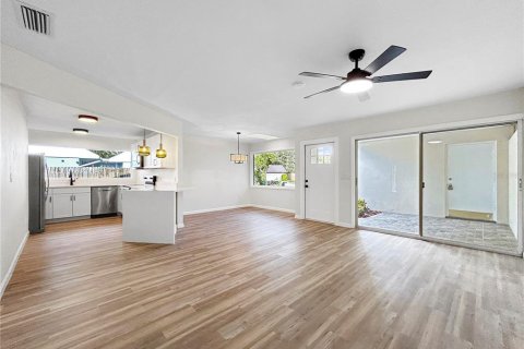 House in Sarasota, Florida 2 bedrooms, 91.42 sq.m. № 1762161 - photo 3