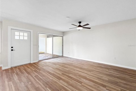 House in Sarasota, Florida 2 bedrooms, 91.42 sq.m. № 1762161 - photo 12