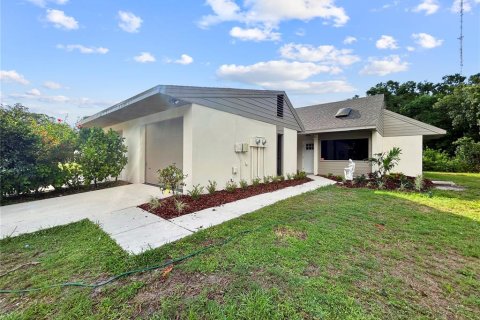 House in Sarasota, Florida 2 bedrooms, 91.42 sq.m. № 1762161 - photo 1