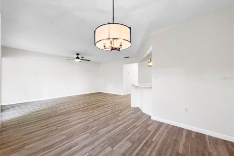 House in Sarasota, Florida 2 bedrooms, 91.42 sq.m. № 1762161 - photo 10