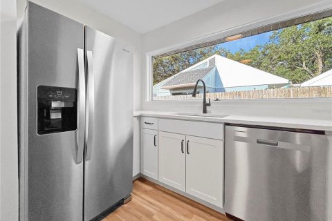 House in Sarasota, Florida 2 bedrooms, 91.42 sq.m. № 1762161 - photo 7