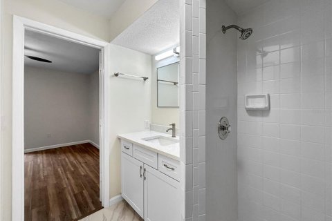 House in Sarasota, Florida 2 bedrooms, 91.42 sq.m. № 1762161 - photo 16