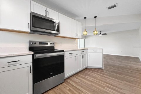 House in Sarasota, Florida 2 bedrooms, 91.42 sq.m. № 1762161 - photo 5