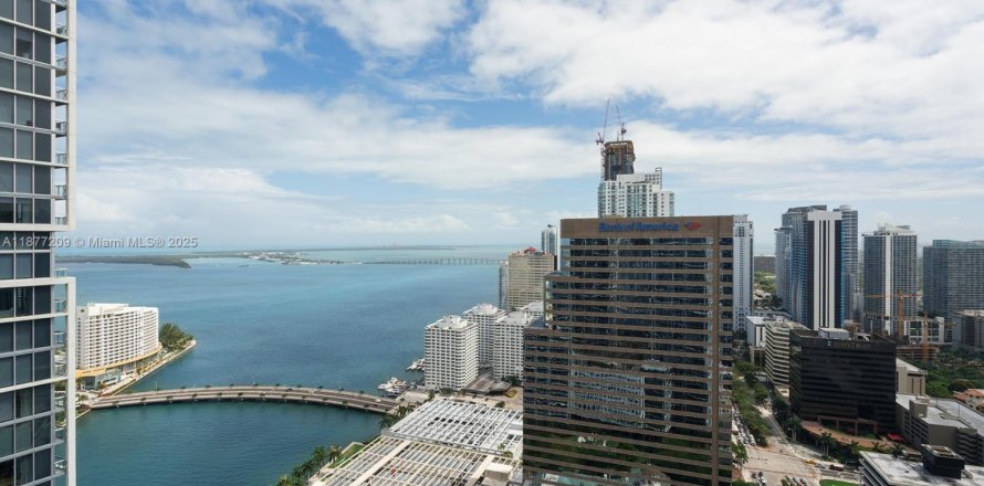 Condominio en Miami, Florida, 2 dormitorios  № 1977652