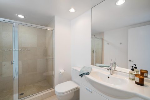 Condominio en venta en Miami, Florida, 2 dormitorios, 125.14 m2 № 1977652 - foto 12