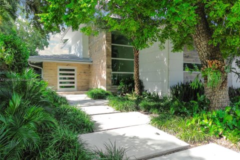 Villa ou maison à vendre à Miami, Floride: 4 chambres, 345.41 m2 № 1964464 - photo 1