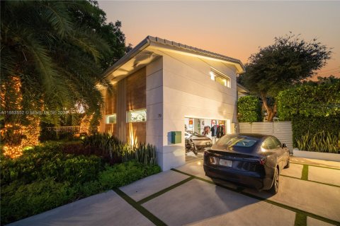 Villa ou maison à vendre à Miami, Floride: 4 chambres, 345.41 m2 № 1964464 - photo 24