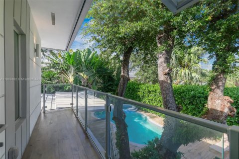 Villa ou maison à vendre à Miami, Floride: 4 chambres, 345.41 m2 № 1964464 - photo 17