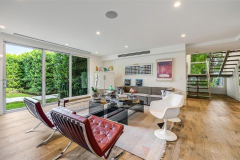 Villa ou maison à vendre à Miami, Floride: 4 chambres, 345.41 m2 № 1964464 - photo 6