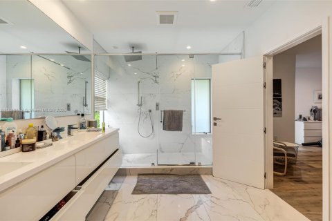 Villa ou maison à vendre à Miami, Floride: 4 chambres, 345.41 m2 № 1964464 - photo 19