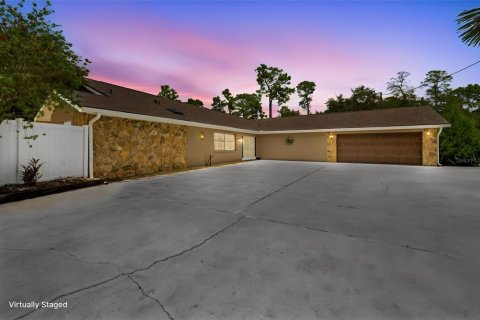 House in Spring Hill, Florida 4 bedrooms, 198.72 sq.m. № 2356626