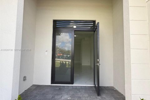 Villa ou maison à vendre à Cutler Bay, Floride: 4 chambres № 2084851 - photo 4
