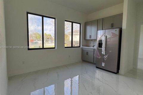 Villa ou maison à vendre à Cutler Bay, Floride: 4 chambres № 2084851 - photo 8