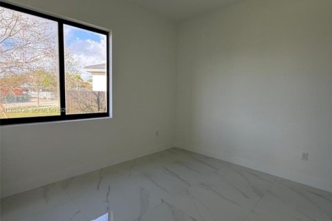 Villa ou maison à vendre à Cutler Bay, Floride: 4 chambres № 2084851 - photo 6