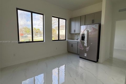 Villa ou maison à vendre à Cutler Bay, Floride: 4 chambres № 2084851 - photo 9