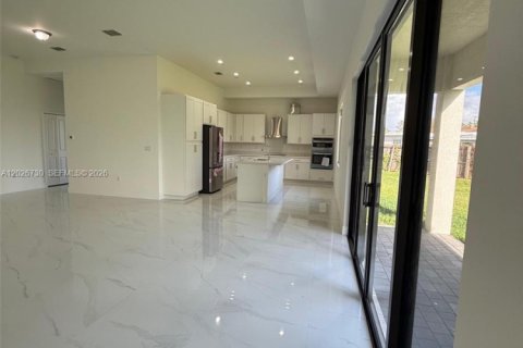 Villa ou maison à vendre à Cutler Bay, Floride: 4 chambres № 2084851 - photo 12