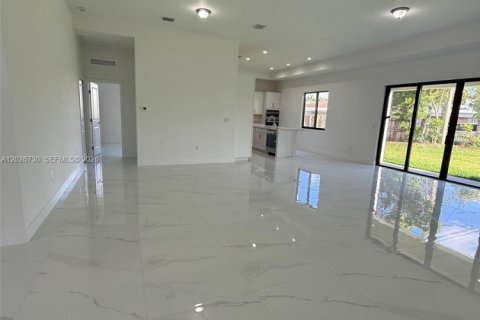 Villa ou maison à vendre à Cutler Bay, Floride: 4 chambres № 2084851 - photo 13