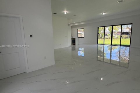 Villa ou maison à vendre à Cutler Bay, Floride: 4 chambres № 2084851 - photo 15