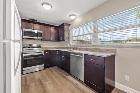 Propiedad comercial en venta en Saint Petersburg, Florida, 258.18 m2 № 1262617 - foto 16