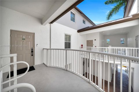 Condo in Miramar, Florida, 2 bedrooms № 2076080 - photo 25