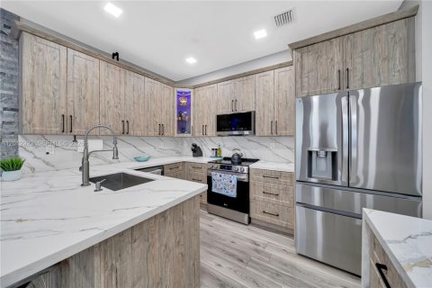 Condo in Miramar, Florida, 2 bedrooms № 2076080 - photo 7