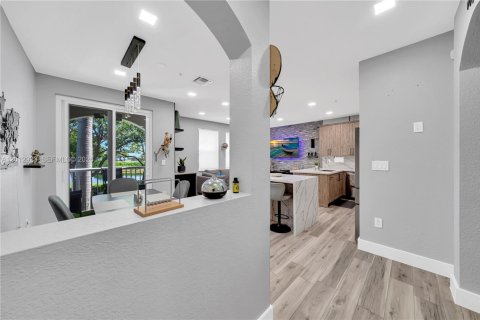 Condo in Miramar, Florida, 2 bedrooms № 2076080 - photo 2