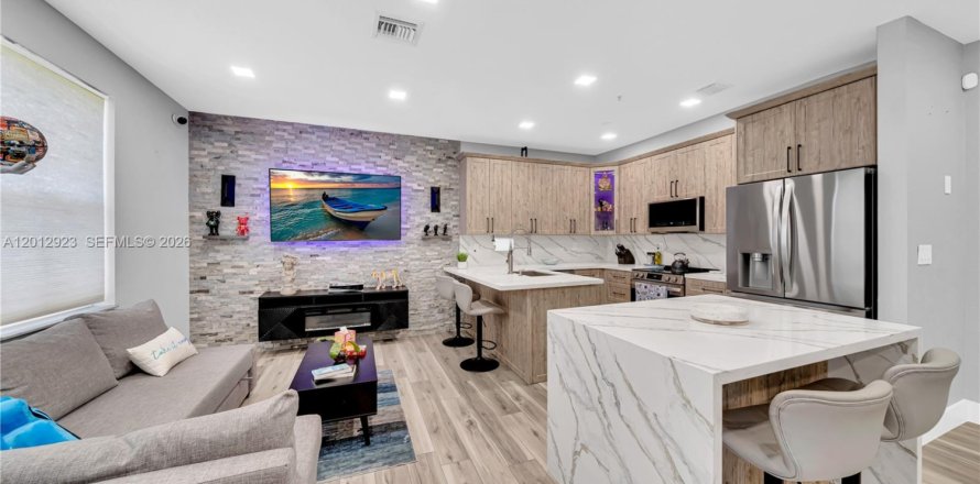 Condo in Miramar, Florida, 2 bedrooms № 2076080