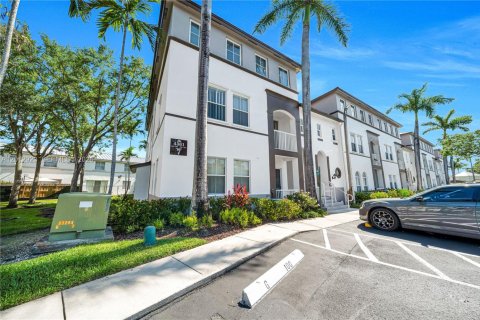 Condo in Miramar, Florida, 2 bedrooms № 2076080 - photo 28