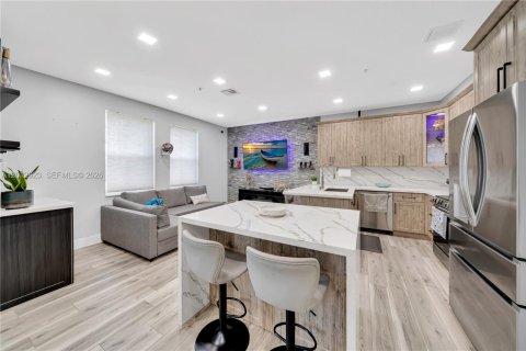 Condo in Miramar, Florida, 2 bedrooms № 2076080 - photo 4