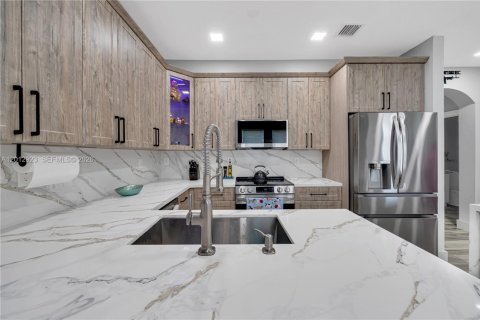 Condo in Miramar, Florida, 2 bedrooms № 2076080 - photo 6