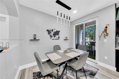 Condo in Miramar, Florida, 2 bedrooms № 2076080 - photo 3