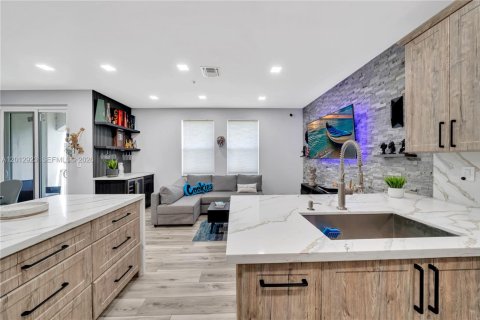 Condo in Miramar, Florida, 2 bedrooms № 2076080 - photo 10