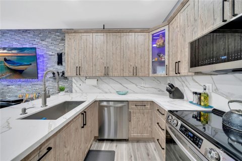 Condo in Miramar, Florida, 2 bedrooms № 2076080 - photo 9