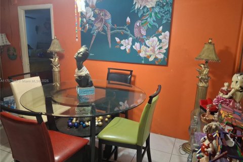 Condo in Pembroke Pines, Florida, 2 bedrooms  № 1958357 - photo 8