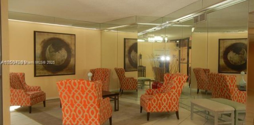 Condo in Pembroke Pines, Florida, 2 bedrooms  № 1958357