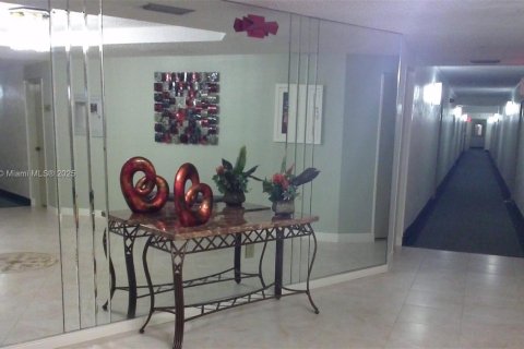 Condo in Pembroke Pines, Florida, 2 bedrooms  № 1958357 - photo 6