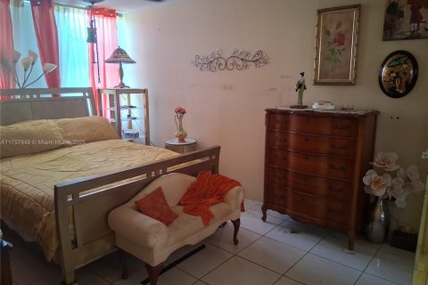 Condo in Pembroke Pines, Florida, 2 bedrooms  № 1958357 - photo 11